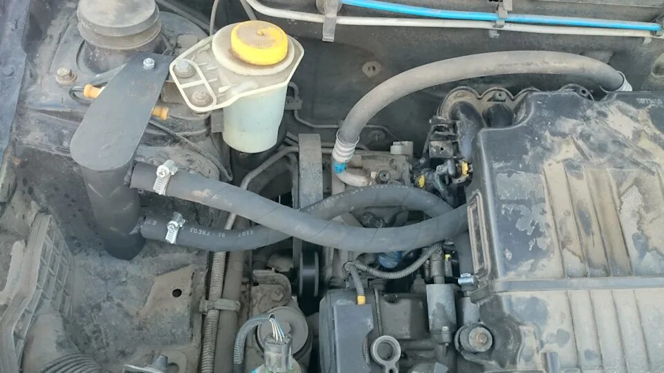 Датчик холостого хода фиат альбеа 1. 4. Фиат альбеа 1,4 регулятор холостого хода. Датчик дроссельной заслонки fiat albea. Дроссельная заслонка пежо 308 ер6.