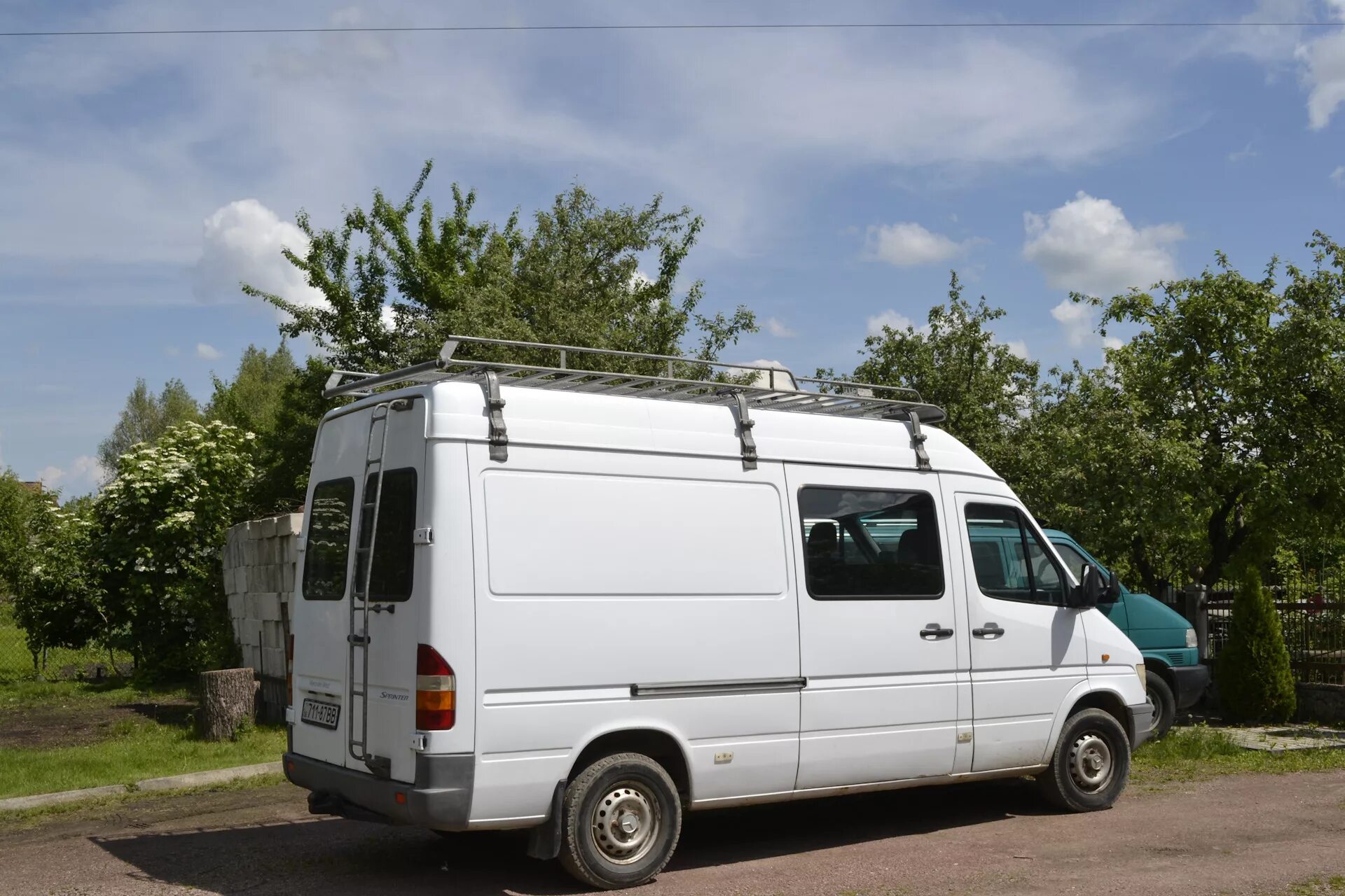 Крыша мерседес спринтер. Mercedes benz sprinter багажник на крышу. мерседес спринтер-315 багажник на крышу. багажник на крышу мерседес спринтер 906. маркиза для мерседес спринтер 906.