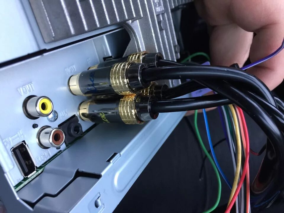 Как подключить rca к магнитоле сабвуфер Установка саба в Ладу Весту со штатной ММС Lada Vesta, 1,6 л, 2017 года автозв