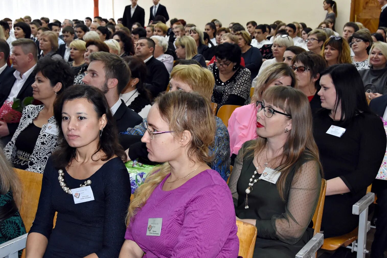 Вакансии учителя в крыму. Вакансии учителя в крыму. Сельская учительница. Сельские училки. Учителя россии.