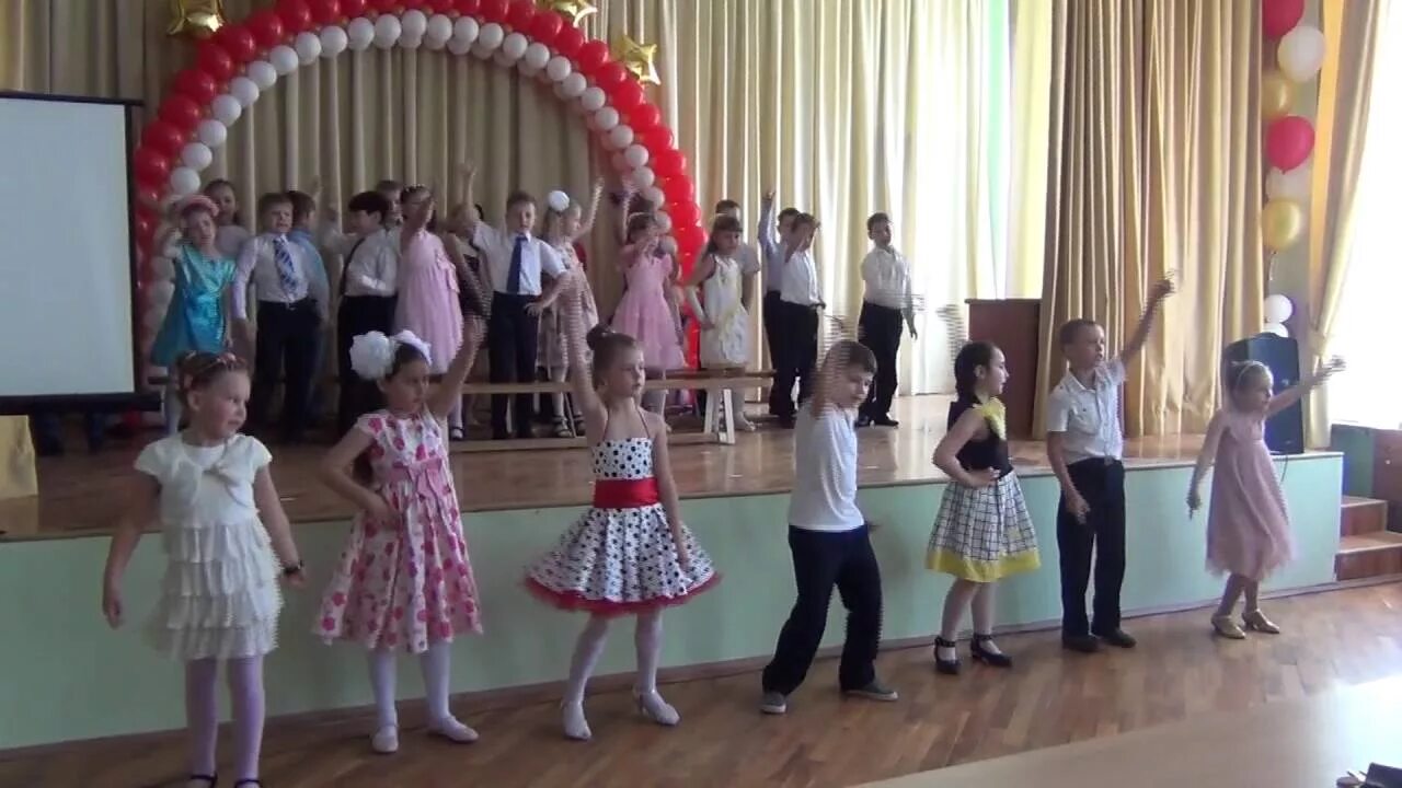 Ай будет круто видео. Ай будет круто костюм. Танец для малышей ай будет круто. Танец на песню ай будет круто видео. Nfytw yf dsgecryjq ghjcnj ghjcnj vs vfktymrbt pdtpls.