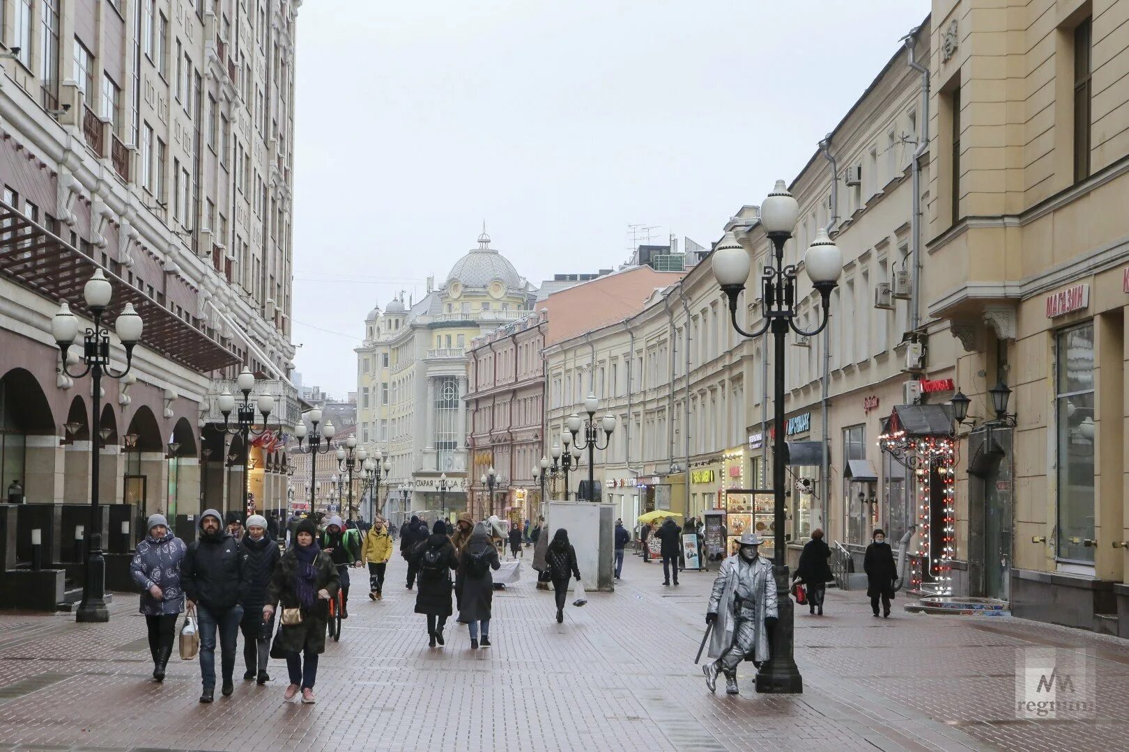 Улица арбат в москве. Старый арбат пешеходная улица. Старый арбат пешеходная улица. Улица арбат в москве. Улица старый арбат моска.