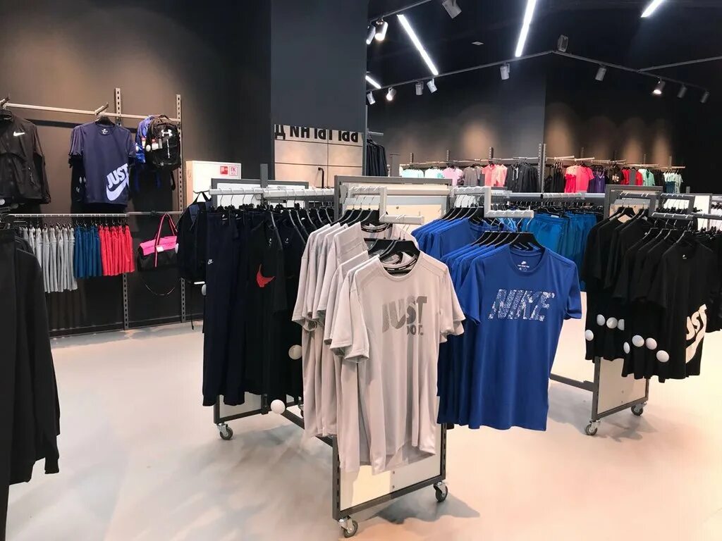 Forward спортивный магазин. Спортивная одежда иркутск. Forward спортивный магазин. Гилеев сергей костюм спортивный. Магазин поинт в екб.