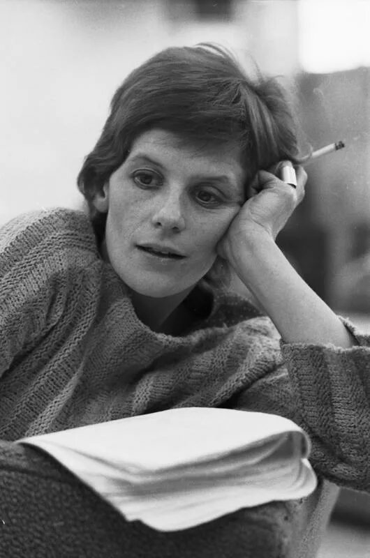 Мисс хетти. Хетти бэйнес. Джеки барроуз в молодости. Ютта мюллер. Jackie burroughs.