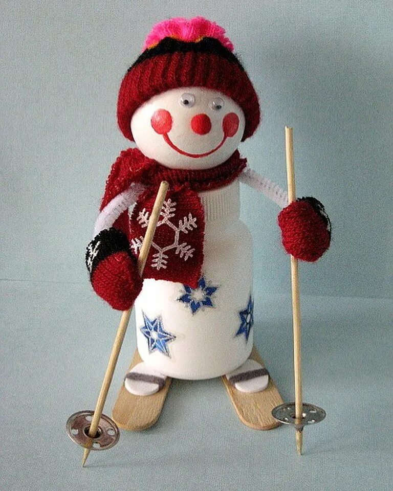 снеговички из носочков. новогодняя поделка снеговик из носка. поделка снеговик. подставка для снеговика своими руками. поделка снеговик для детского сада.