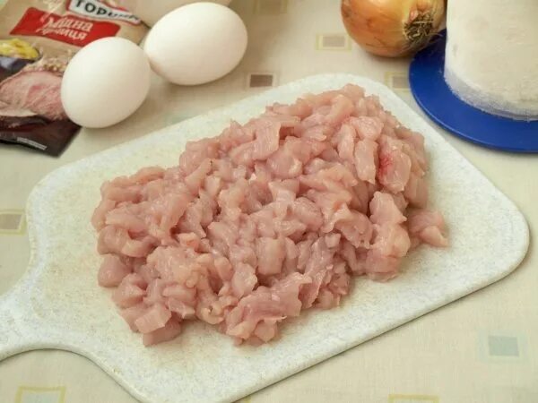 Из рубленного филе индейки. Мясо индейки рубленое. рубленое филе индейки. мясо филе рубленное. мясо котлетное из индейки.