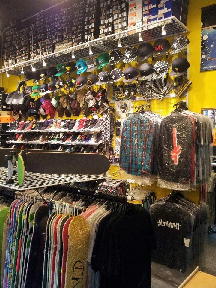 Скейтшоп одежда. Пассажир красноярск скейтшоп. Октябрь скейтшоп. Траектория скейтшоп. Пассажир скейтшоп.