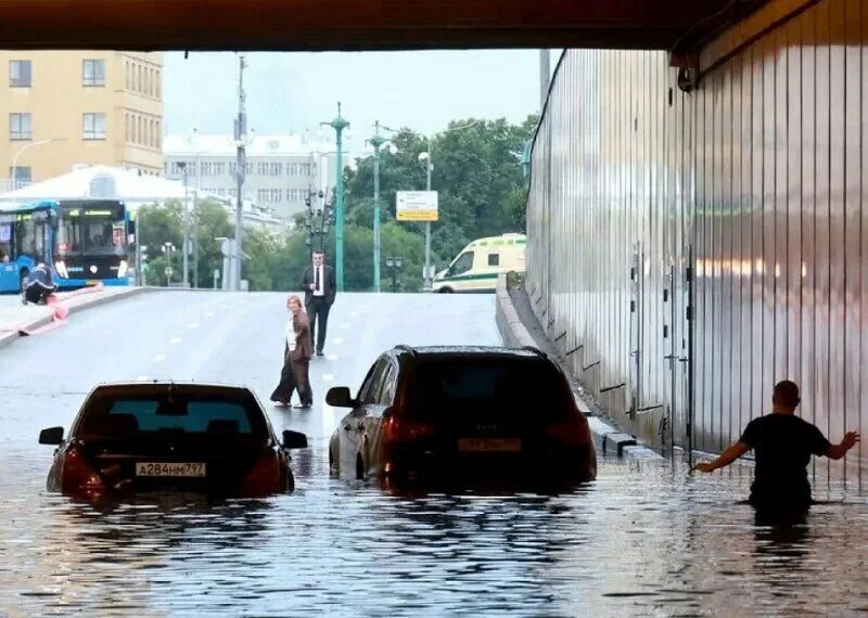 Липецк затопило. Ливень в москве. Затопление москвы. Потоп на ул. Краснодар ул российская потоп.