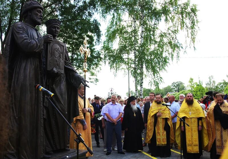 Открытие памятника февронии. Памятник петру и февронии в санкт-петербурге. Открытие памятника. Открытие памятника февронии. Памятник святым петру и февронии воронеж.