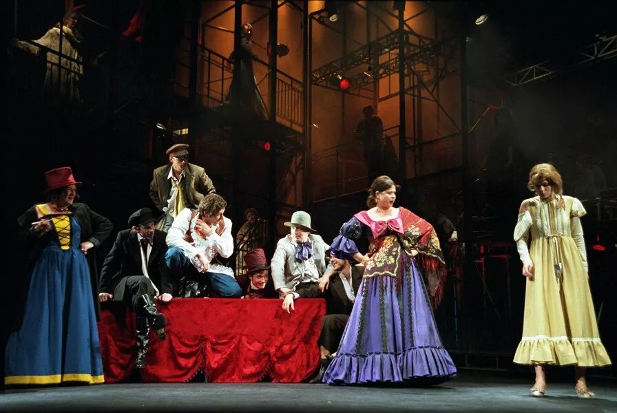 Снежная королева театр им. Дк ленсовета снежная королева. Новогоднее представление. Королева спектакль снежная королева спектакль. Спектакль в перьях.