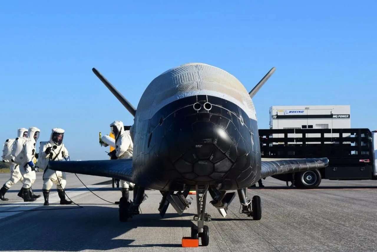 Боинг 37. Космоплан x-37b. X-37b. Boeing x-37. Орбитальный самолёт x-37b.
