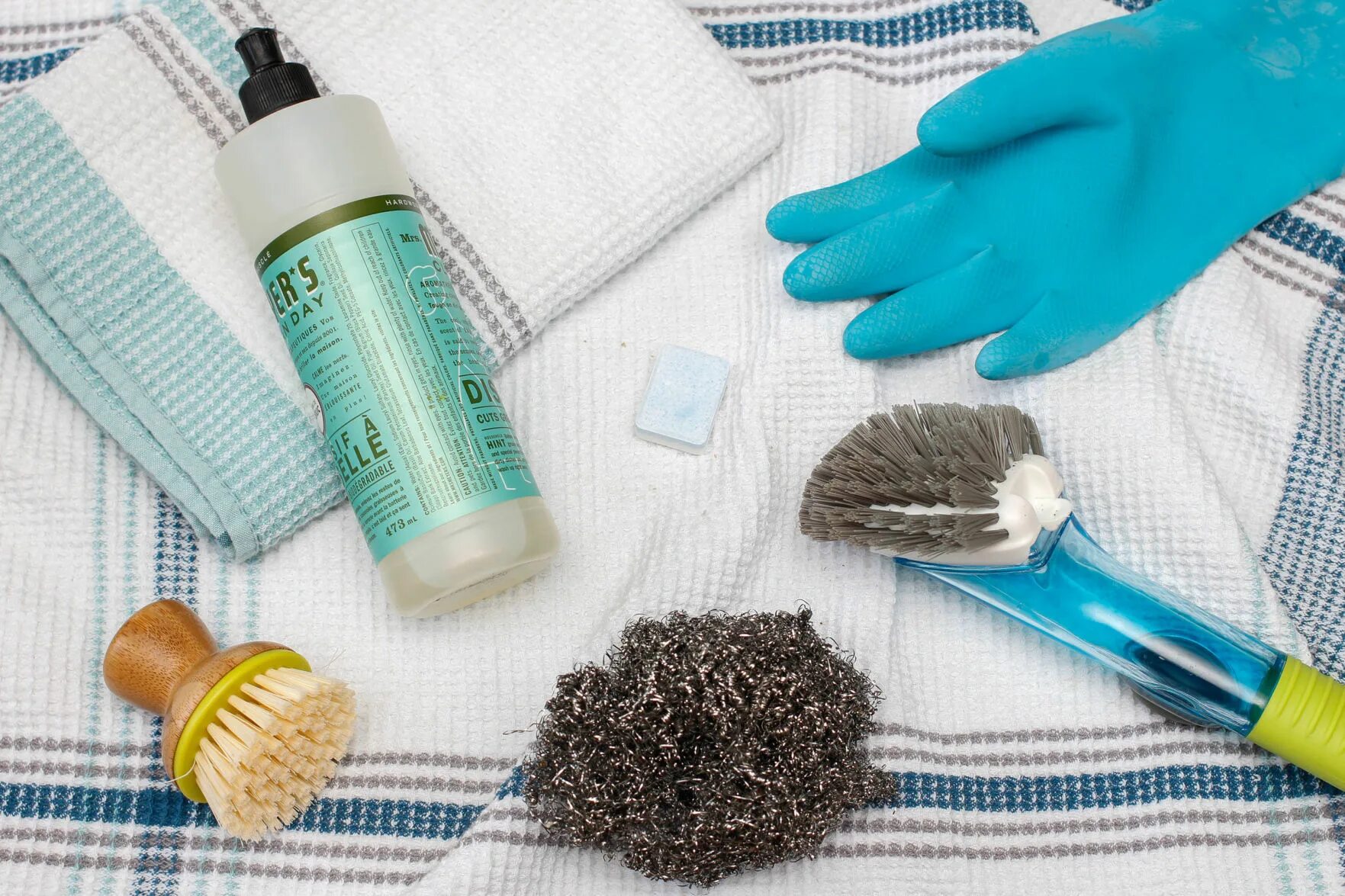 Tip clean. Cleaning supplies. spring cleaning. cleaning person.