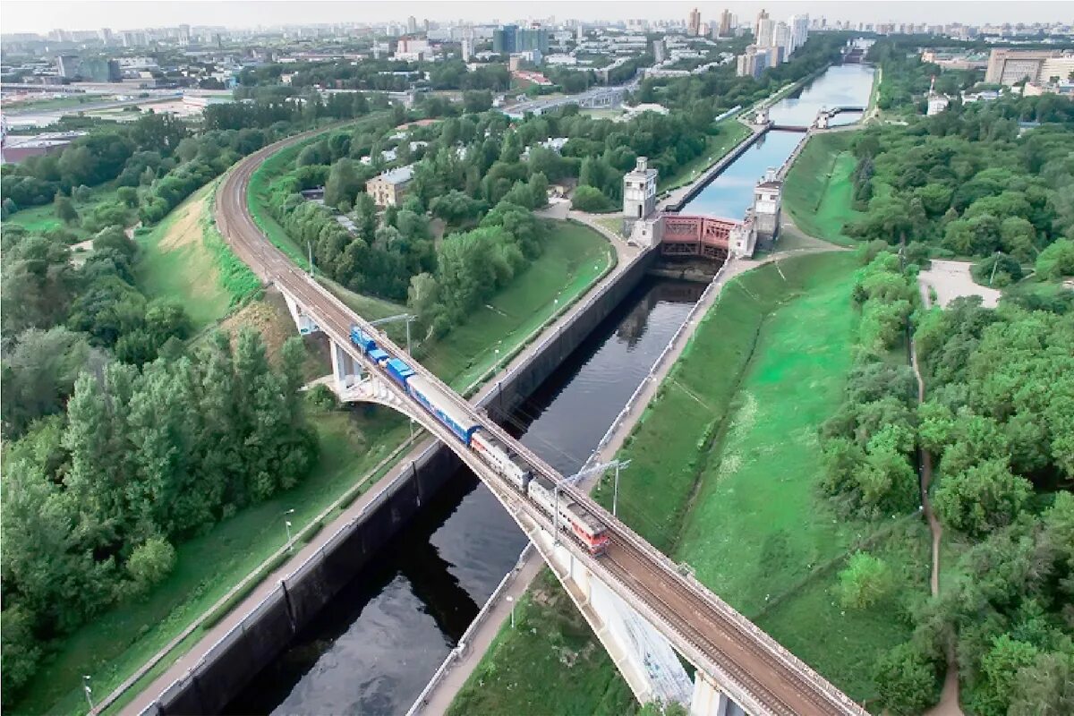 Акведук над Волоколамским шоссе. Мост через канал в Тушино. Мост Бачелиса в Тушино. Канал имени Москвы Тушино. Дмитровская стрешнево