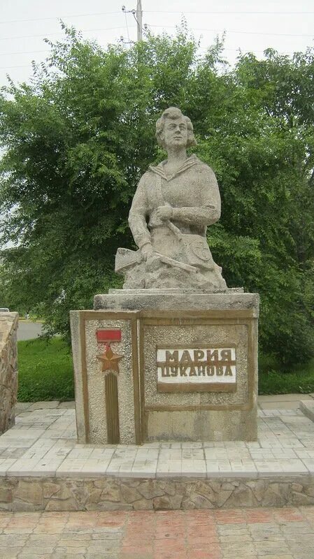 Памятник марии цукановой во владивостоке. Город фокино брянская область. Приморский край город фокино памятник марии цукановой. Памятник марии цукановой. Зато город фокино приморский край.