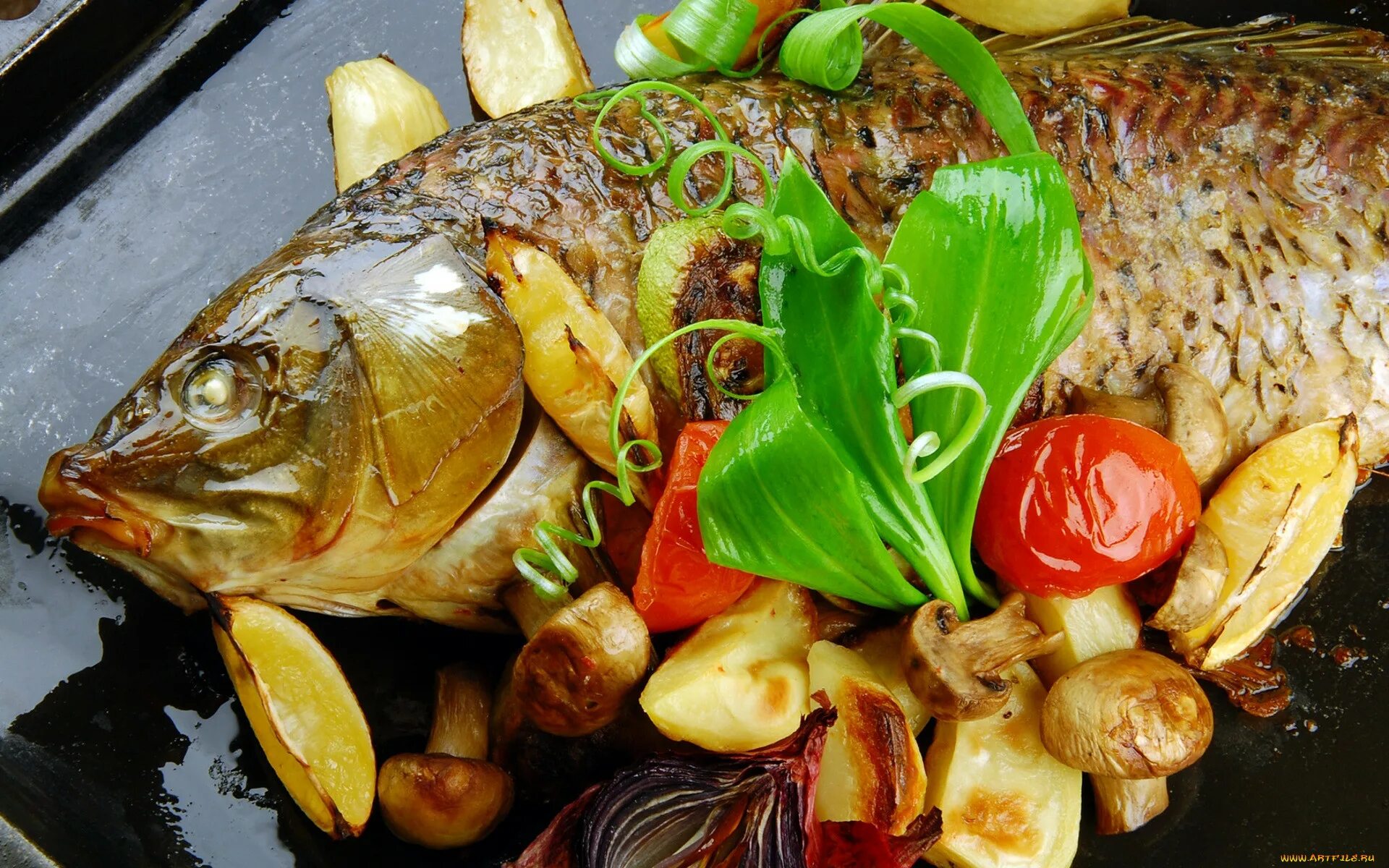 Морепродукты грибы. Рыбные блюда. Блюдо "рыба". Карп с овощами. Запеченная рыба.