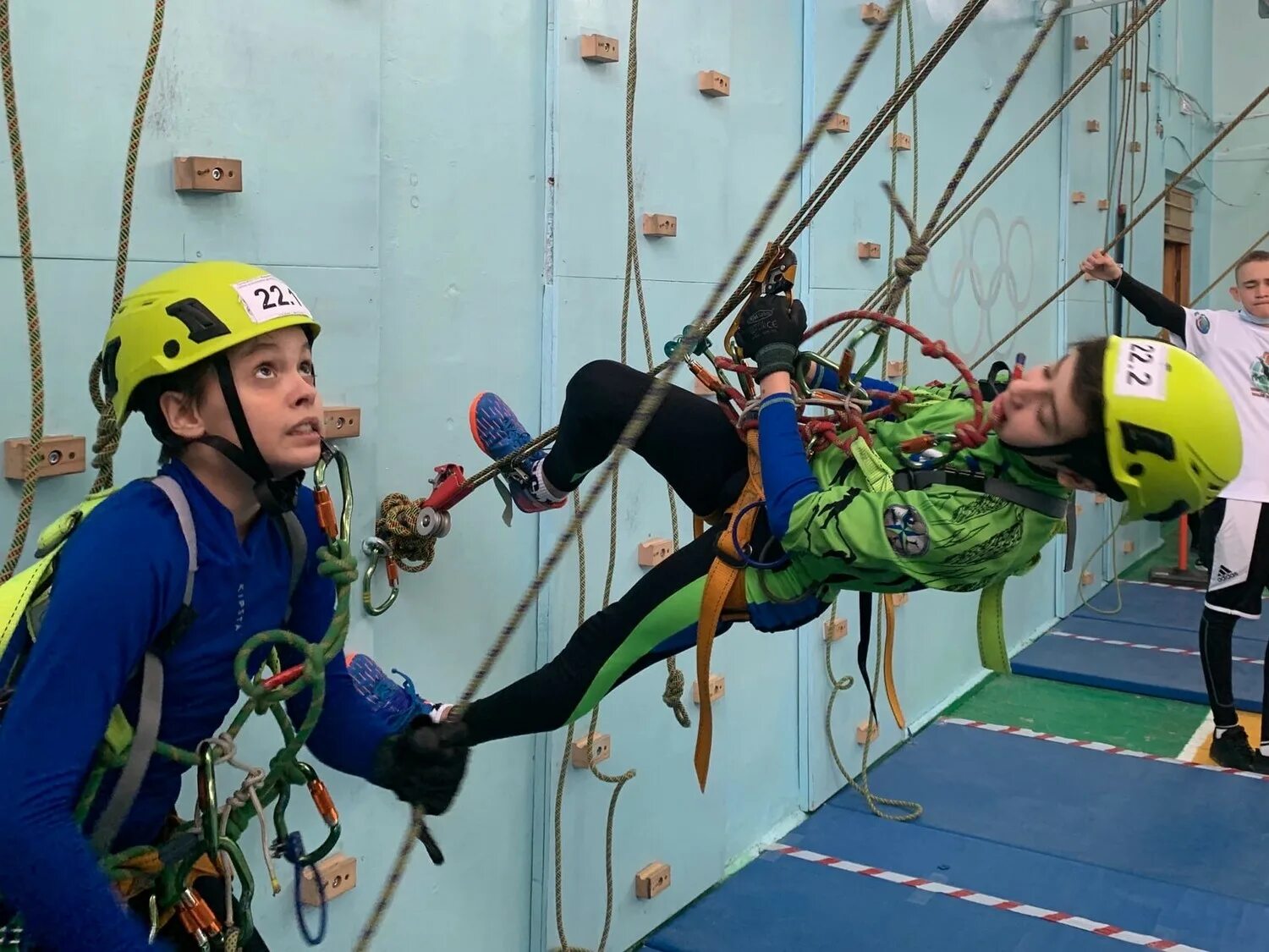 Электромонтер контактной сети. Гребной канал крылатское байдарки. Спортивный поход. Стартовые ловушки для гребли. Оборудование дистанции.