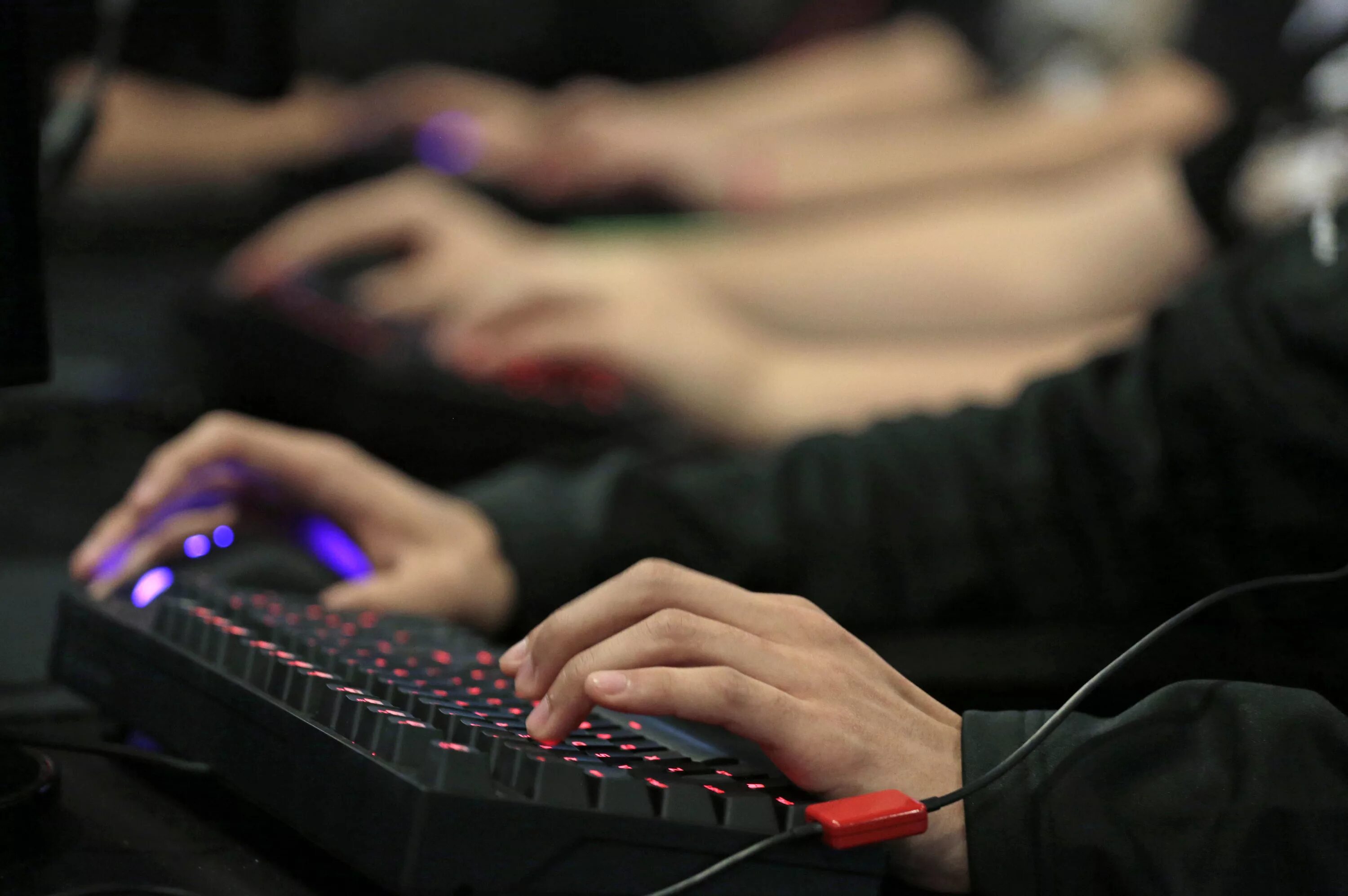 Computer games addiction. Gaming addiction treatment. computer games addiction and danger. the most addicting game of the year.