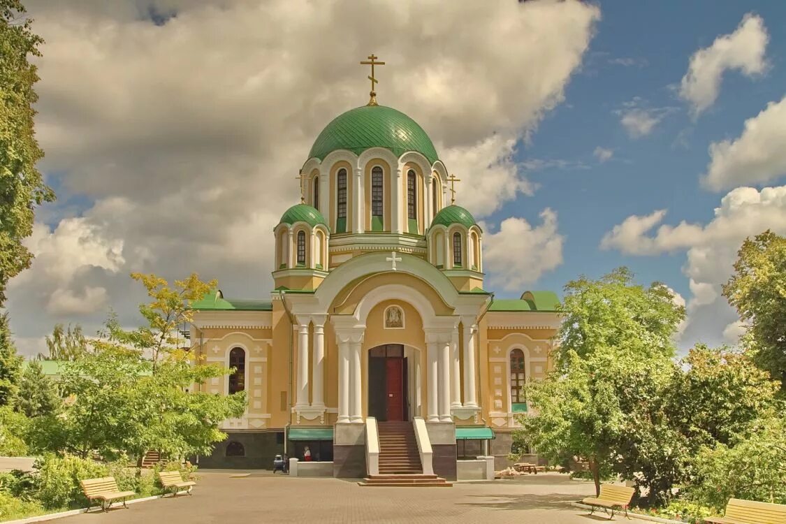 Храм льва толстого. Тихонова пустынь Калужская область. Льва Толстого Тихонова пустынь. Тихонова пустынь Калуга храм.