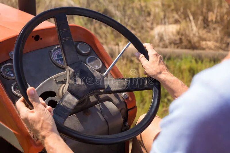 Руль на трактор мтз 80. Удобный руль в трактор. Салон трактора мтз 82. Руль трактора мтз 82. Руль трактора.