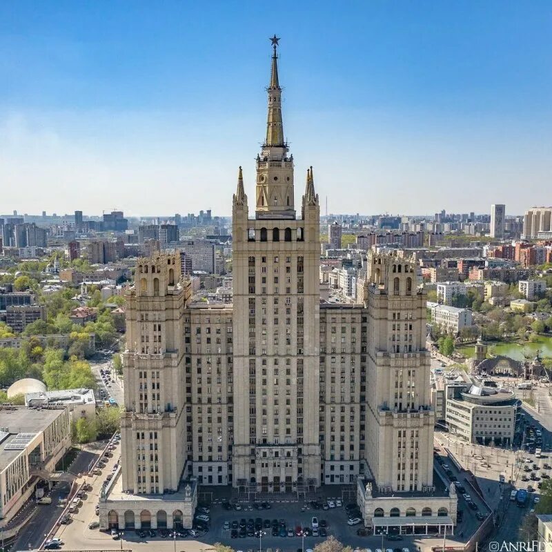 Сталинские высотки в Москве. Сталинские высотки МГУ. Семь сестер Москвы сталинские высотки. Сталинская высотка Маяковская. Высотками в москве называют