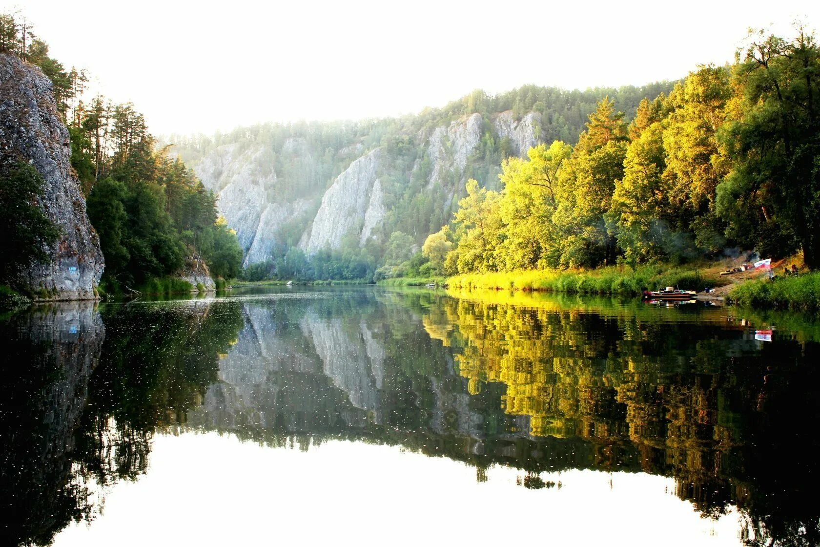 Пейзаж на реке белой