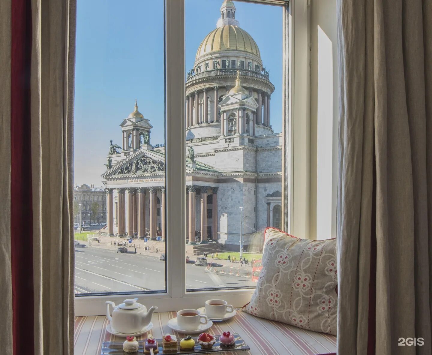 Окна спб санкт петербург. Отель Angleterre Санкт-Петербург. Отель у Исаакиевского собора Англетер. Англетер, Санкт-Петербург, малая морская улица, 24. Гостиница с видом на Исаакиевский собор.