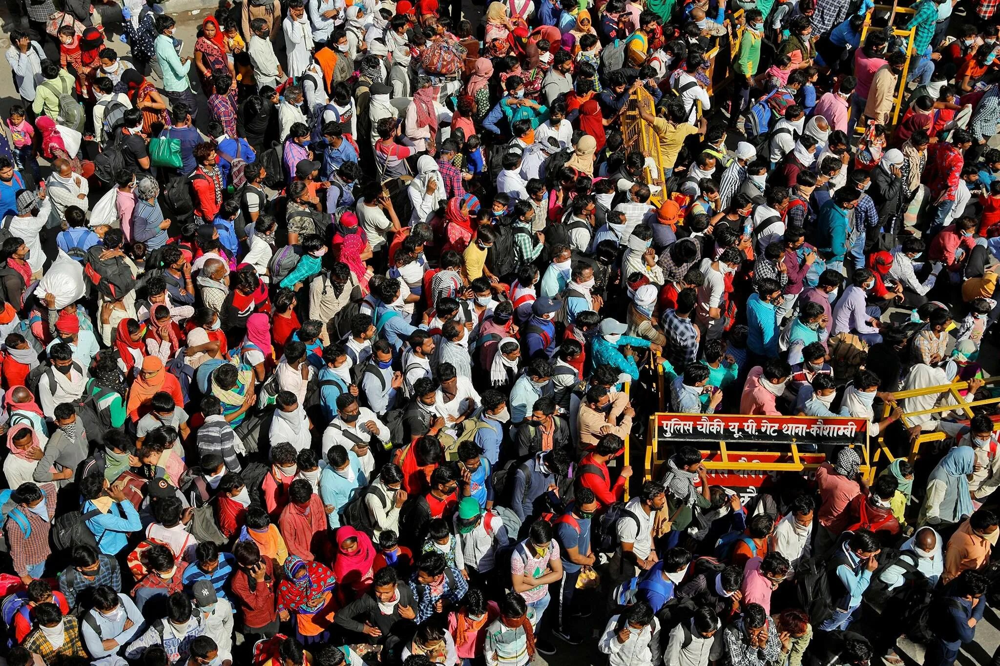 Население 22 млн человек. Индия толпа. Миллионы людей. Миллион человек в одном месте. Индия много людей.