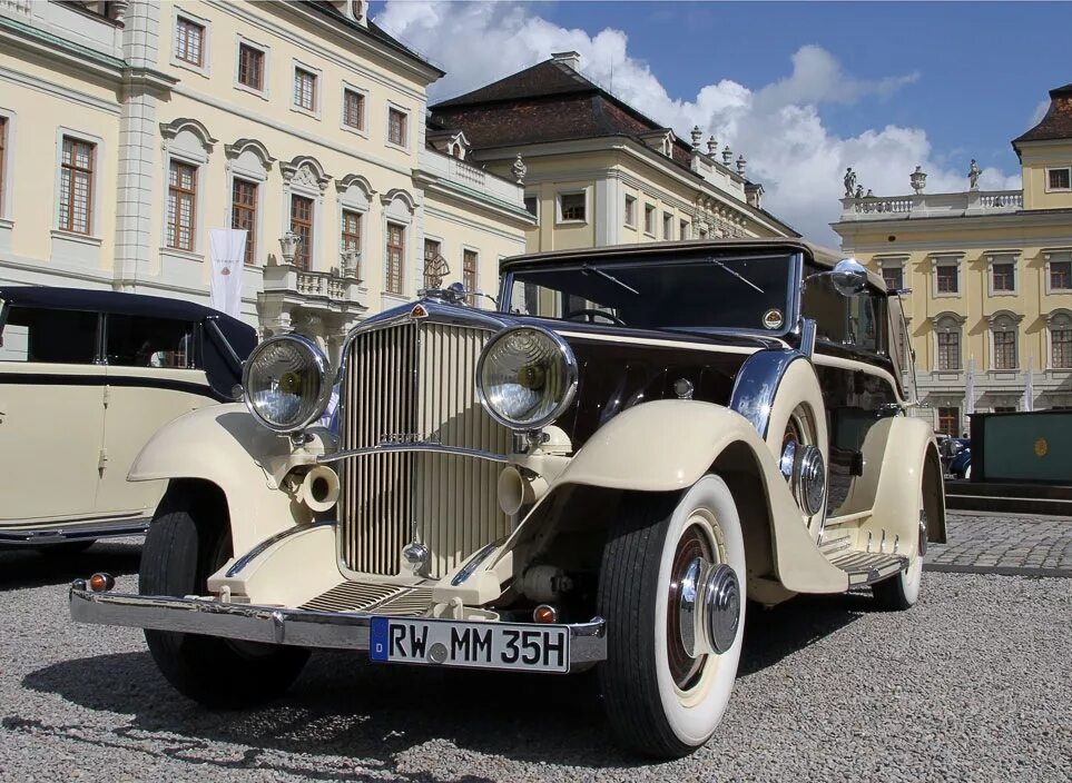 Майбах 1930 годов. Mercedes-maybach s62. Mercedes maybach 2010. Первый майбах. Первый майбах.