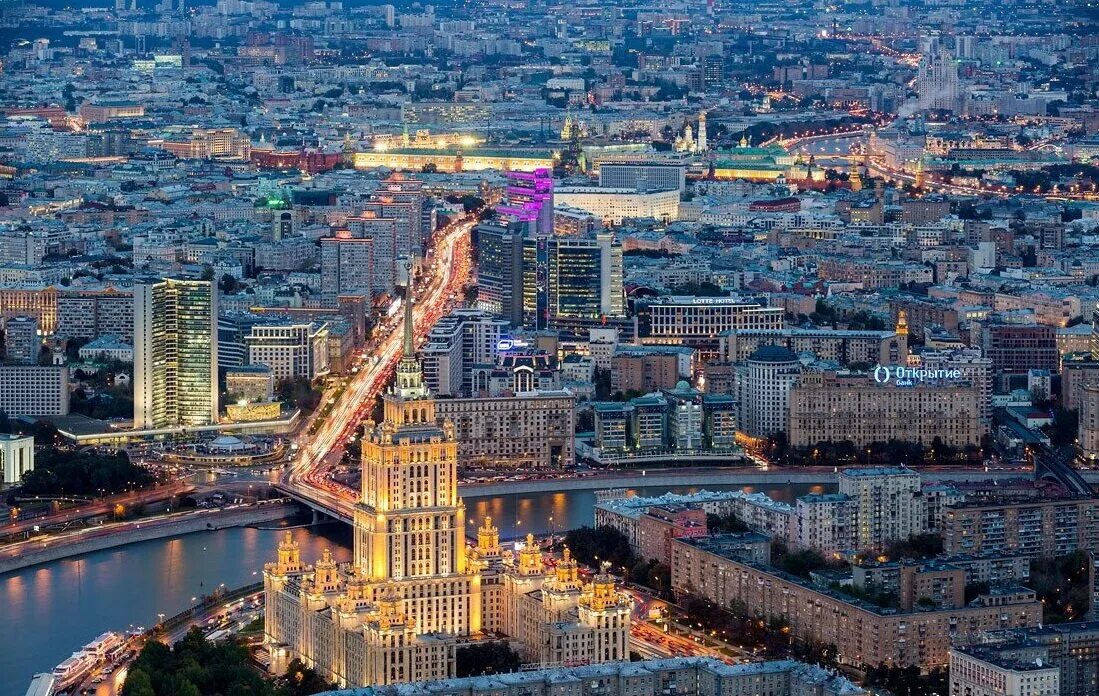 Russian city. Москва. Гостиница Украина с высоты птичьего полета. Вид на Москву с Москва Сити Арбат. Современная Москва.