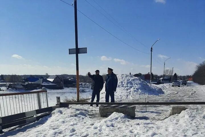 Уровень воды в чумыше сегодня заринск. Мост через реку Чумыш. Заринск мост. Чумыш Заринск. Мост в Сорокино Заринский район.