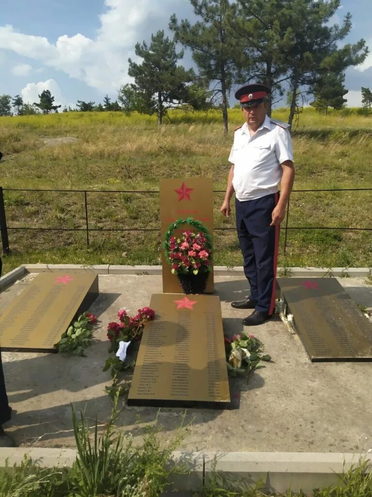 Масаловка каменский. Хутор Муравлев Каменского района Ростовской области. Казаки Каменска Шахтинского. Могила. Каменский район Ростовской области казаки.