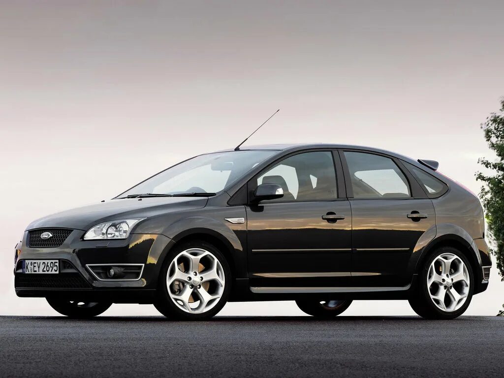 Форд фокус 2 производитель. Ford Focus 2 St хэтчбек. Ford Focus 2.5 St. Ford Focus 2 2004. Ford Focus 2 хэтчбек 2.0.