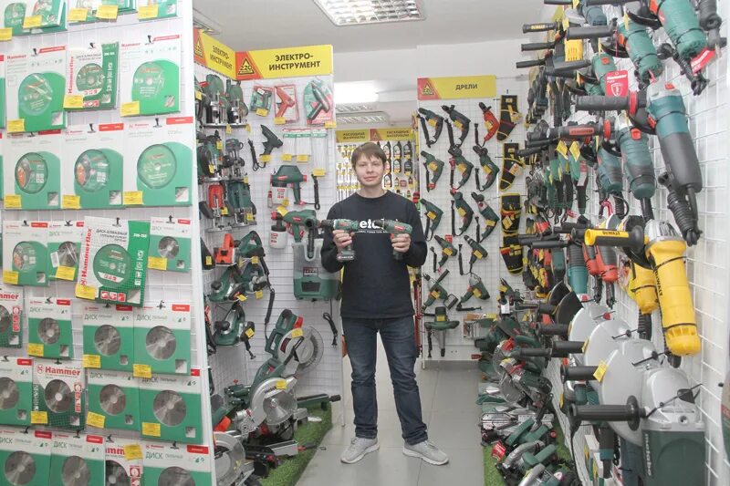 220вольт. 220 вольт ирбит. Сетевые магазины электроинструмента. Магазин 220v волжский. 220 вольт ирбит.