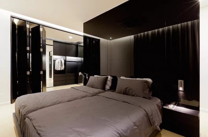 Чёрный потолок в интерьере. Черный натяжной потолок в спальне. Чёрный потолок в интерьере. Сон черный потолок. Черный потолок.