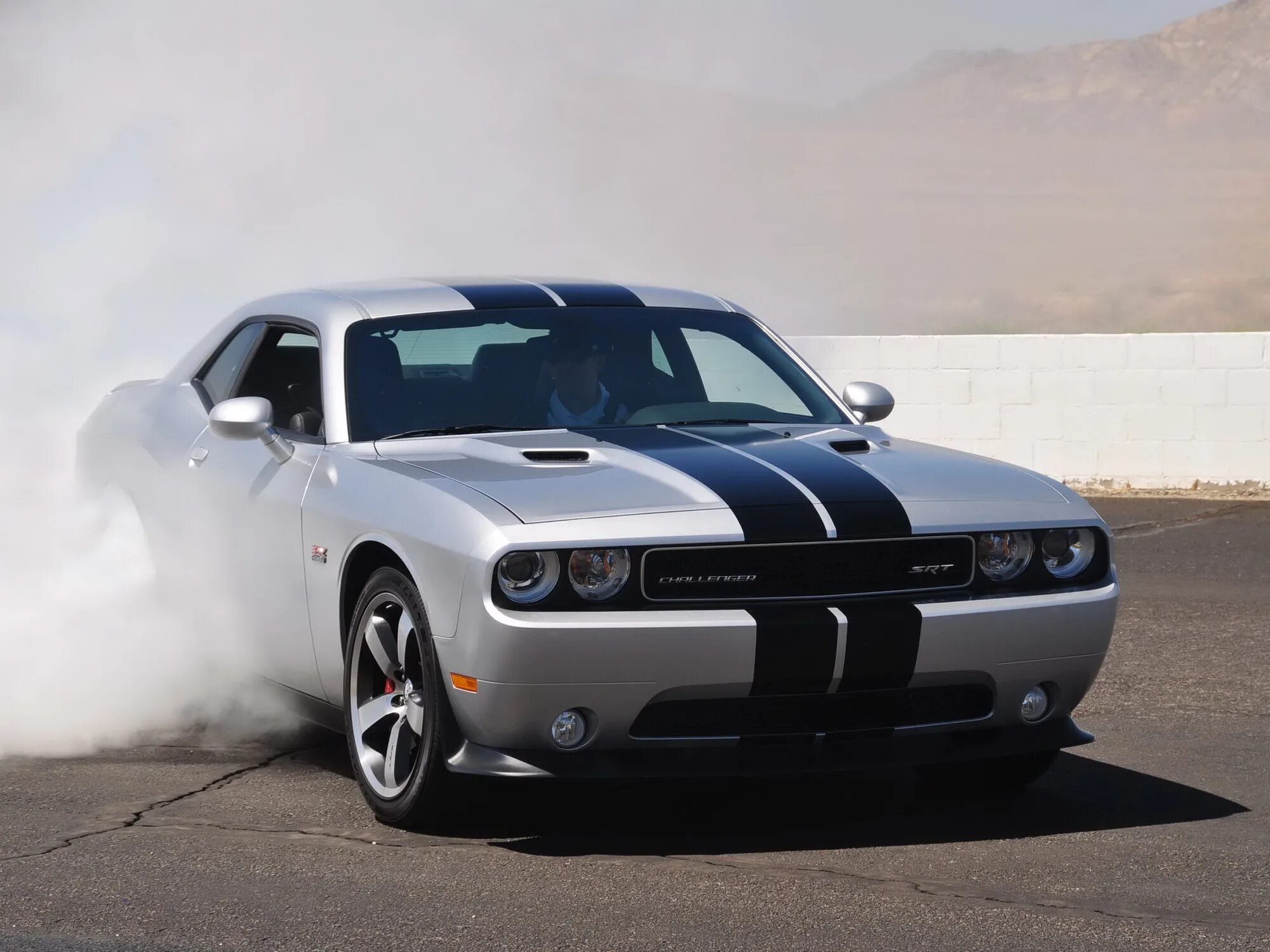 Додж 5 поколение. Dodge Challenger srt8. Dodge Challenger srt8 392. Dodge Challenger srt8 2010. Додж Челленджер v8.