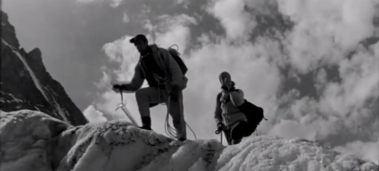 покорные вершины песня. вершина из фильма вертикаль. покорение вершины. вершина горы. бивни чёрных скал фильм.