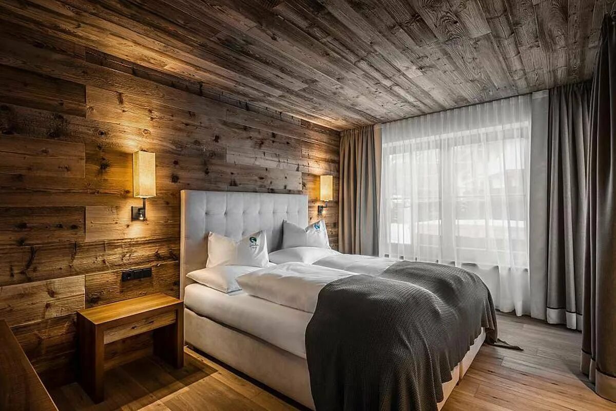 Отделка деревянной комнаты. Спальня дерево. Отделка спальни. Дерево в интерьере спальни. Спальня в стиле дерева.