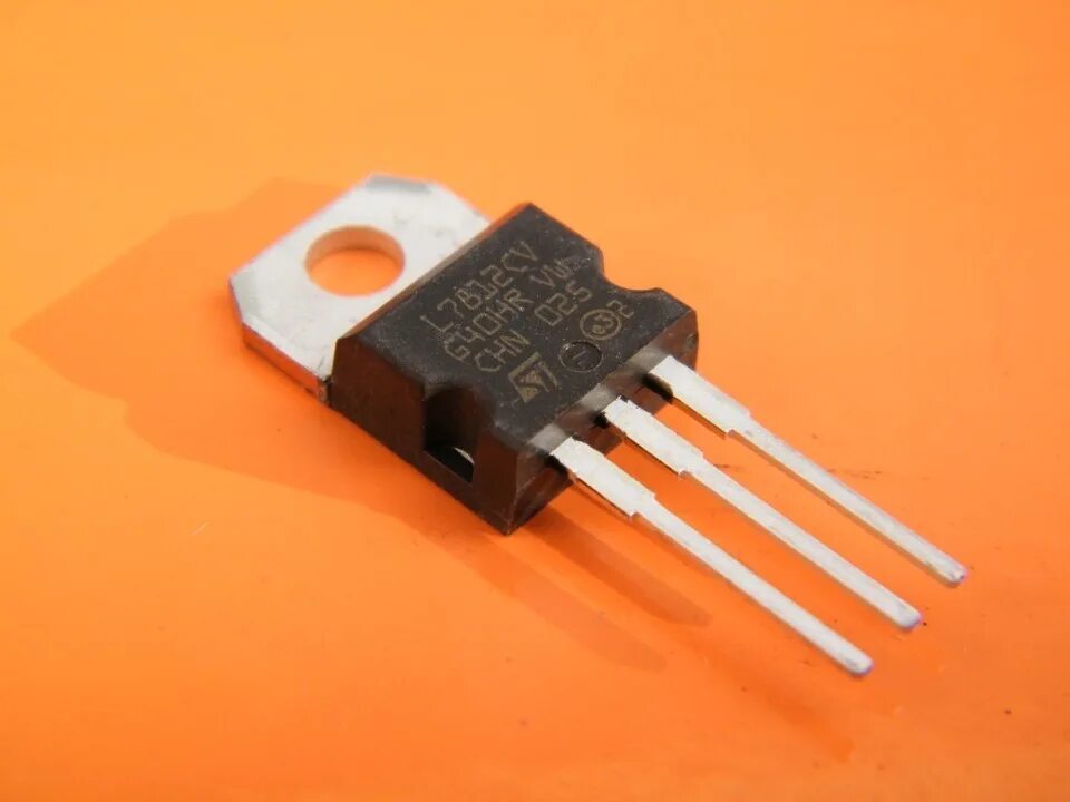 Kia 7812а стабилизатор. Lm7812 стабилизатор. L7812 стабилизатор напряжения 12 вольт. L7812. Ic 7812.