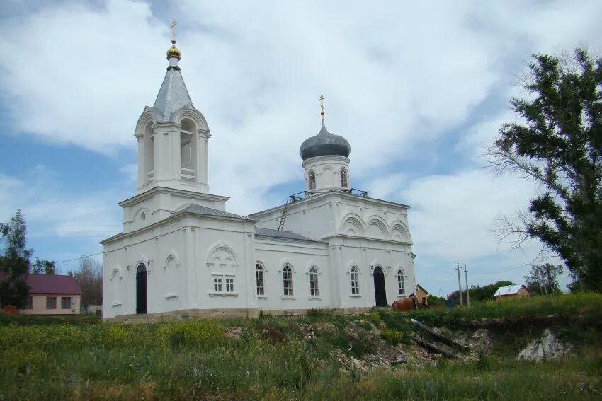 Бутырки задонский район. Храм Михаила Архангела Задонский район. Церковь Архангела Михаила Задонский район.. Бутырки Липецкая область Задонский район. Храм Бутырки Задонского района.