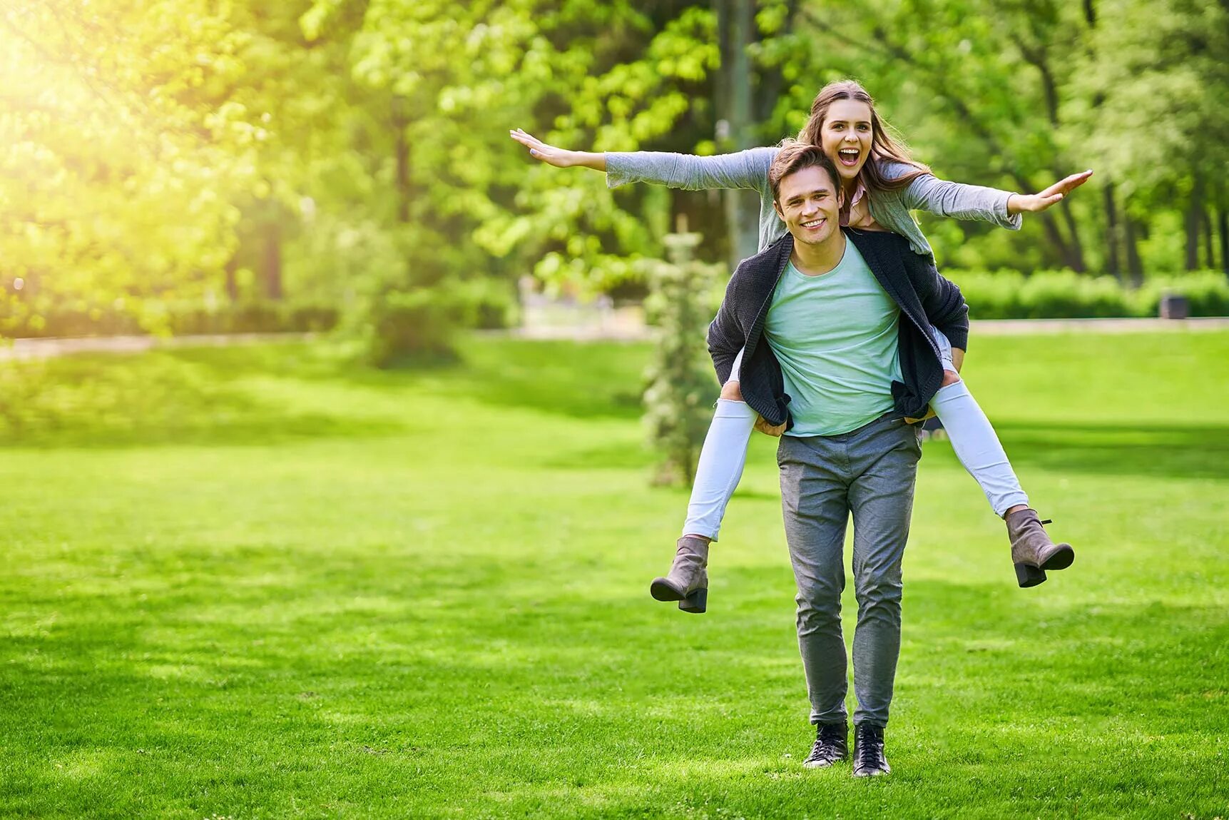 Прогулка в лесу. Прогулка 15 минут. Прогулка по парку джоуль. Люди гуляют. Walk in the park.