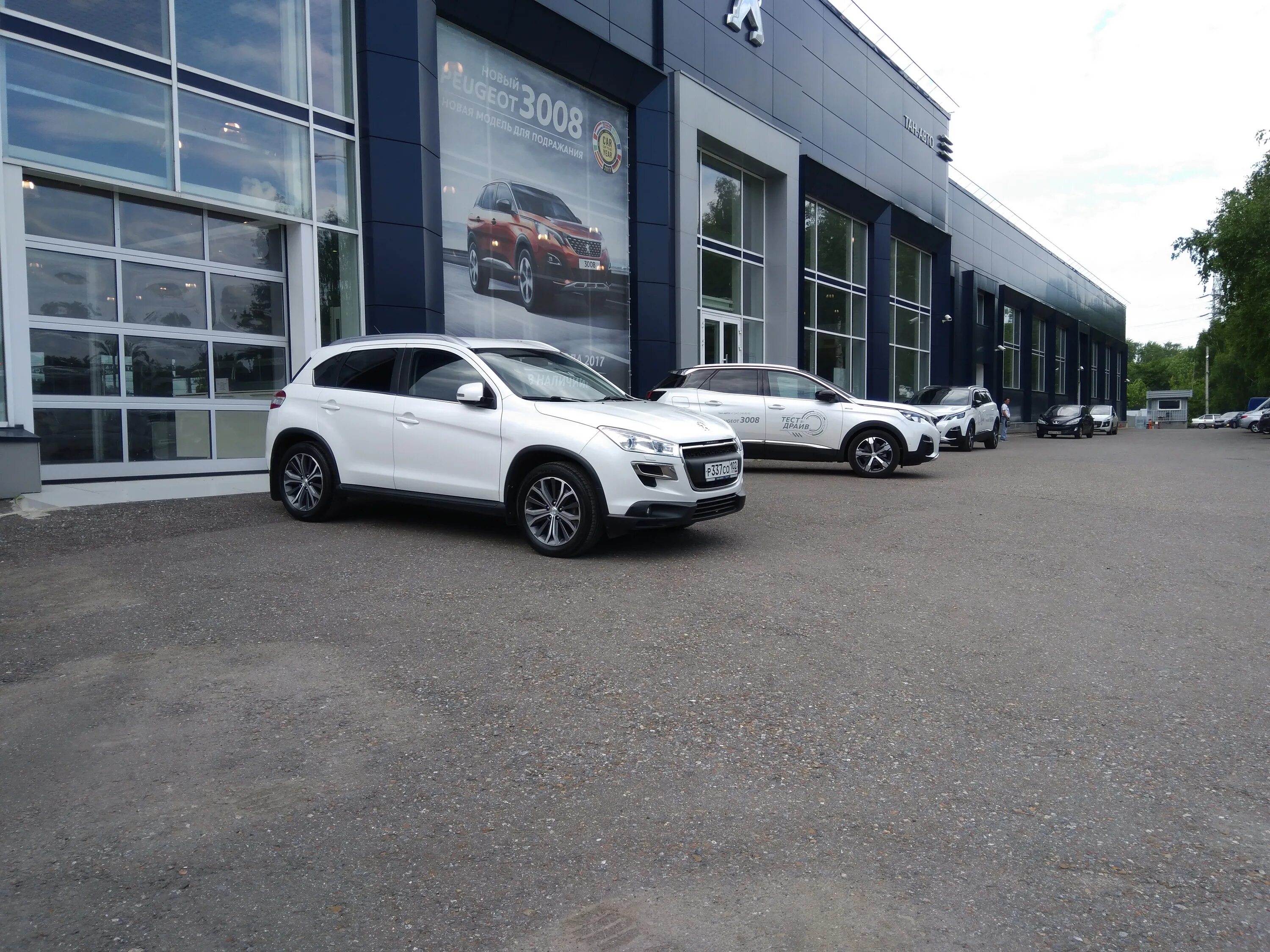 Автосалон алга авто. Автосалон алга авто. Дмитровское шоссе 157 стр 4 автосалон. Автосалон автомобилей с пробегом. Мерседес бенц звезда столицы.