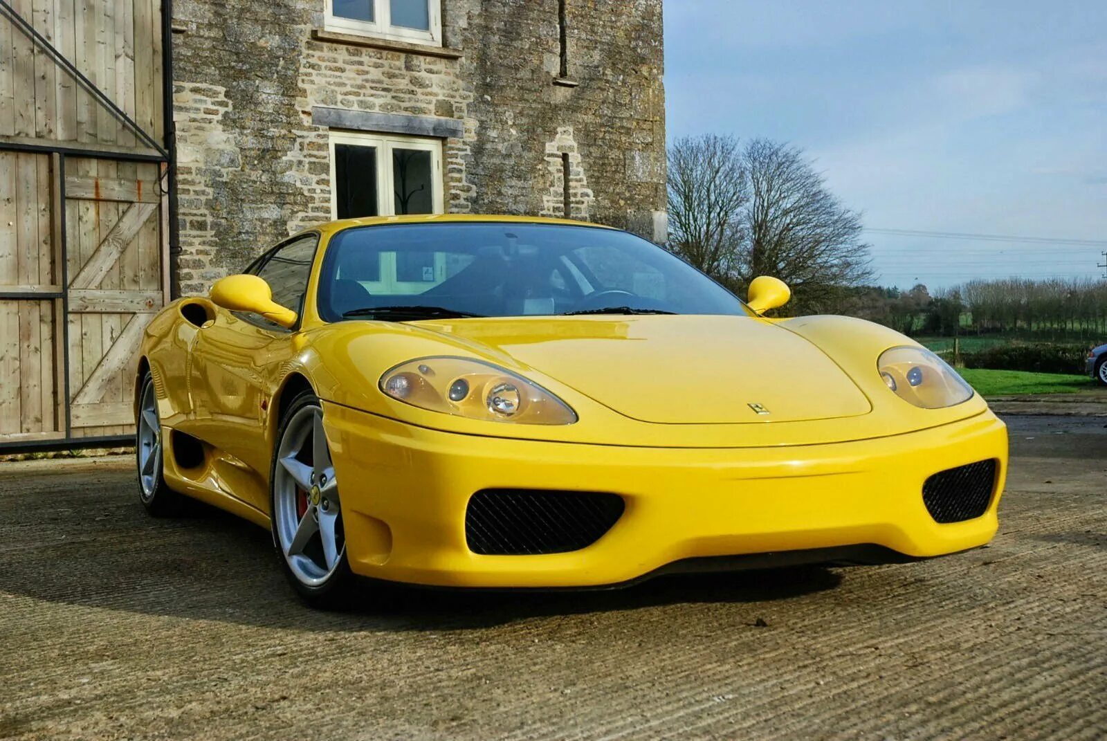 Включи желтый автомобиль. Ferrari 360 Scuderia. Ferrari 360 Modena Yellow. Ferrari 360 Modena желтый. 2001 Ferrari 360 Модена.