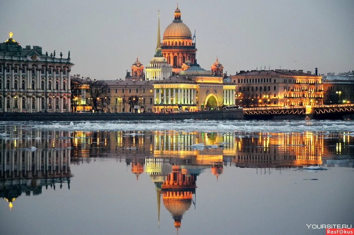 День основная петербурга. Санкт-Петербург. Поющий Санта. Исторический центр Санкт-Петербурга ЮНЕСКО. Истор центр Санкт Петербург.