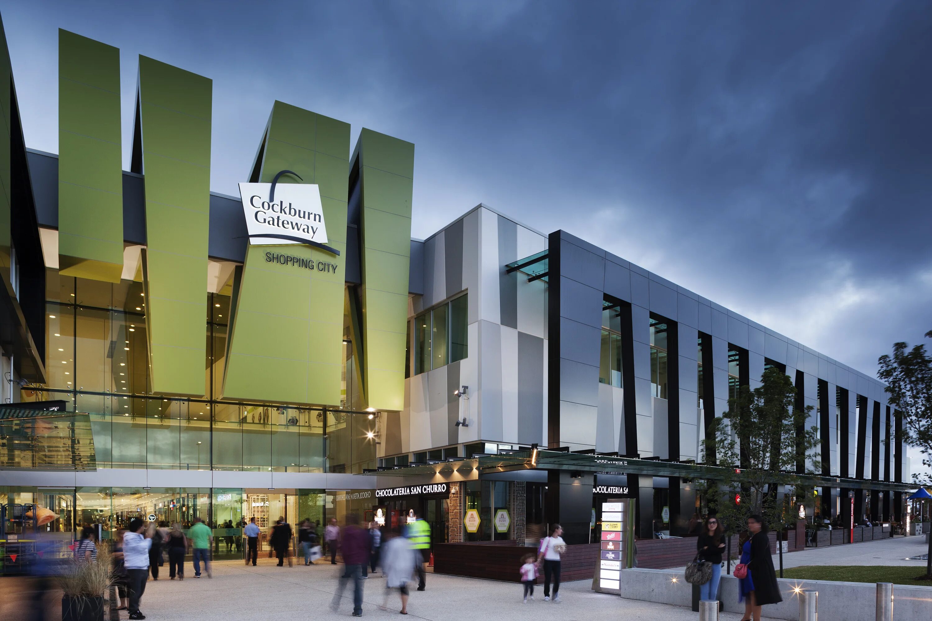 Genclik mall. Магазина wise mall. Магазина wise mall. Торговый центр моремолл в адлере. Энос малл.
