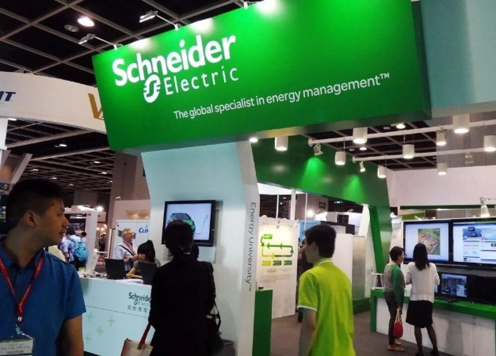 Шнайдер электрик чья. Шнайдер электрик персонал. Schneider Electric сотрудники. Каскетка Шнайдер электрик. Завод Шнайдер электрик.