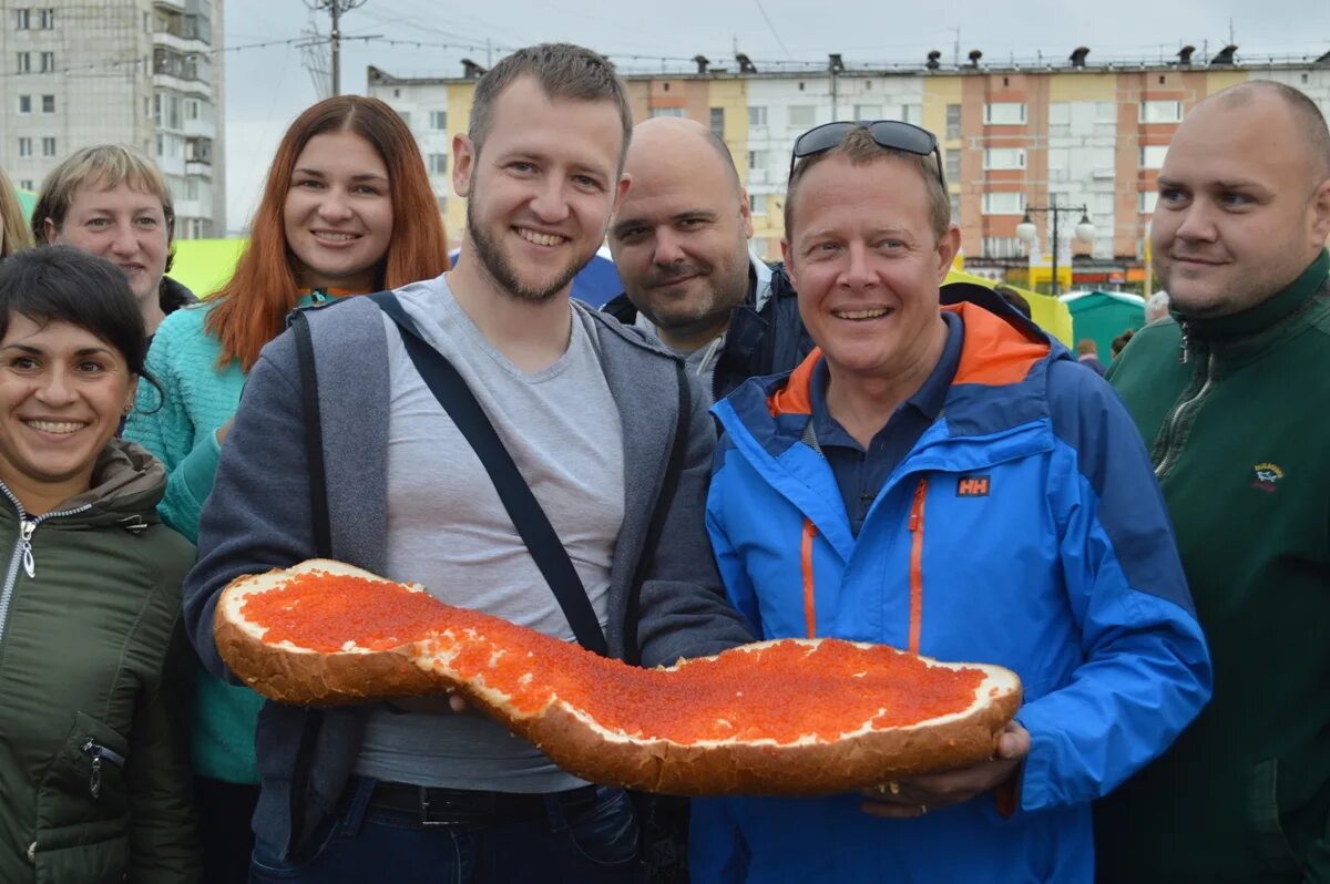 Поедем поедим бурятия. Бутерброд Магадан. Поедем поедим Нижний Новгород. Поедем поедим ресторан Минск. Поедем поедим логотип.