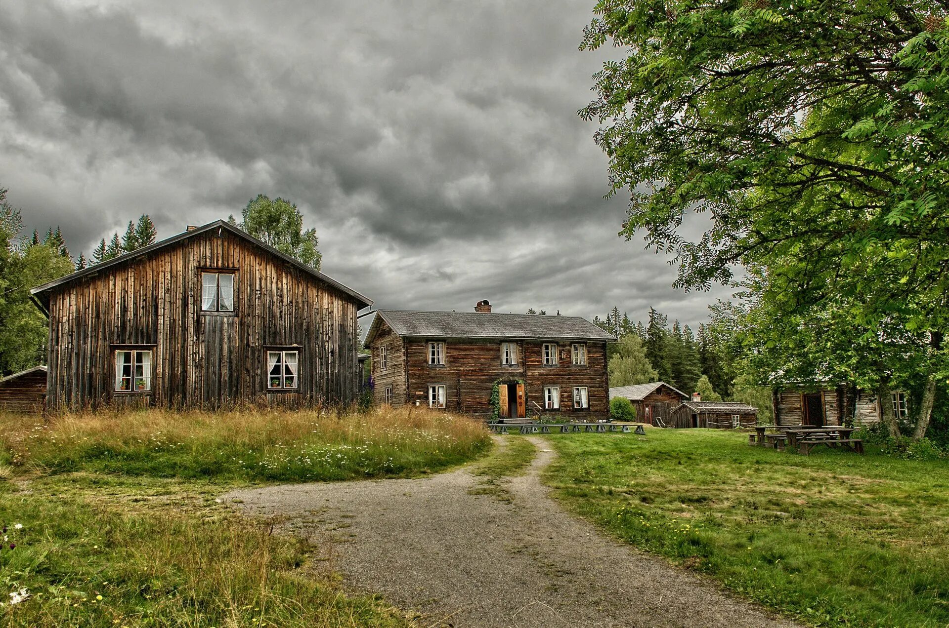 Обои старый дом. Дома природа. Дом на природе. Старый дом. Поселение.