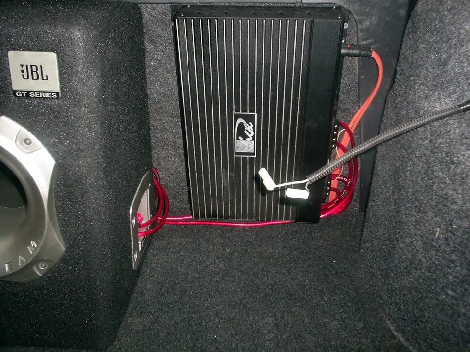 Как подключить сабвуфер jbl. Jbl gt5. jbl gt5-1204br номинал. jbl gt5 2402br. сабвуфер jbl slipstream.