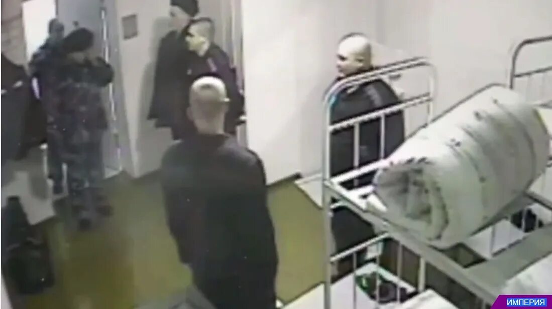 Как называется когда издеваются. Издевательство над малолетними. Как называется когда издеваются. Как называется когда издеваются. Издевтельствонад девушками.