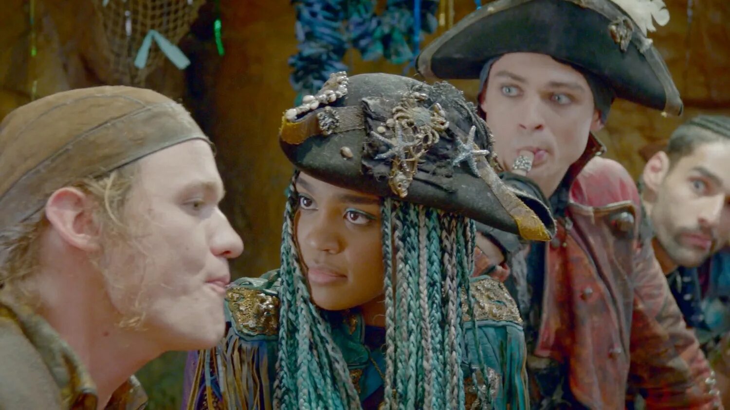 наследники 2 дисней мэл. наследники 2 фильм 2017 мэл. Descendants группа. наследники 2 фильм урсула. томас доэрти наследники 2.